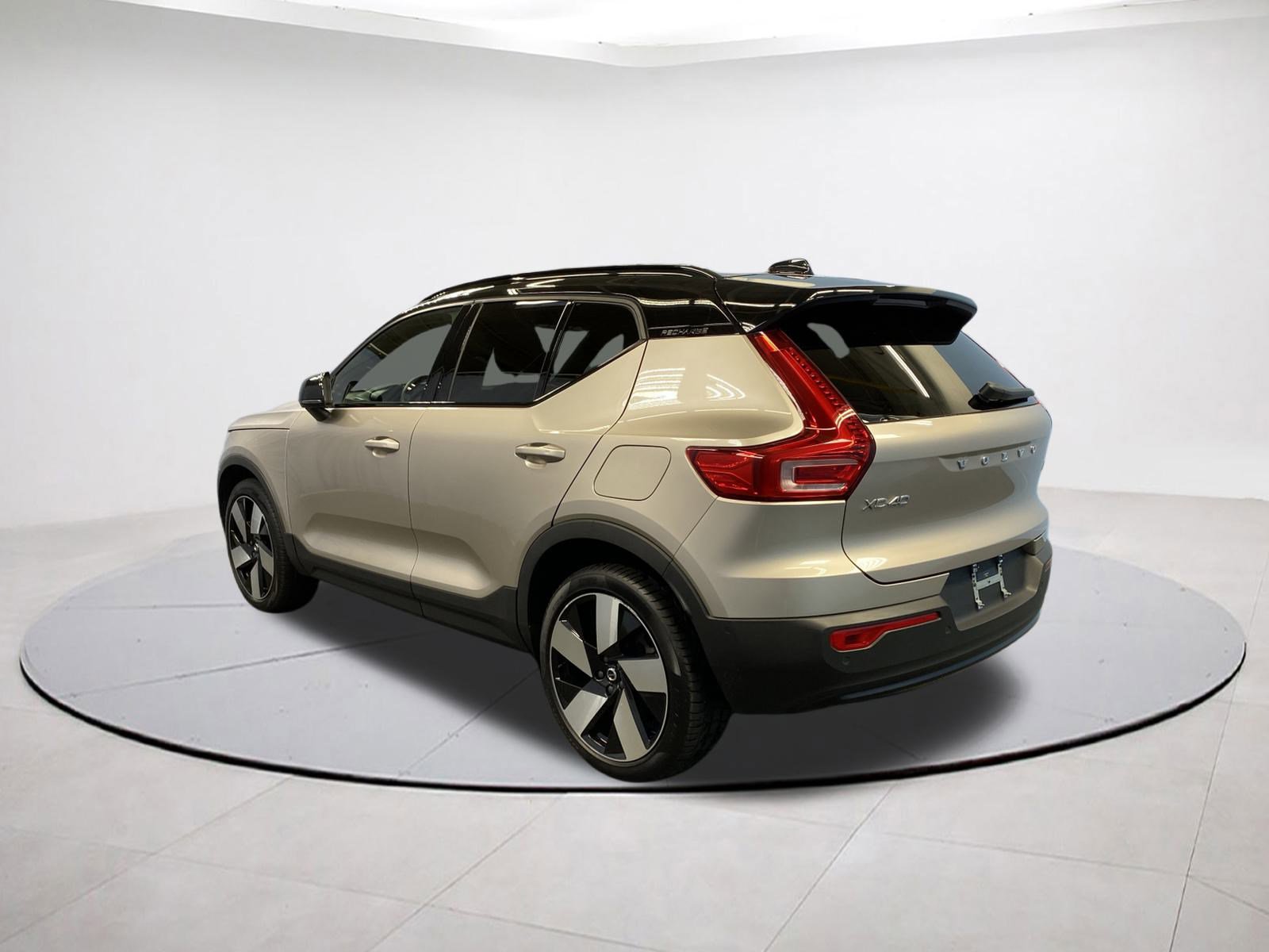 2023 Volvo XC40 Recharge Ultimate photo 3
