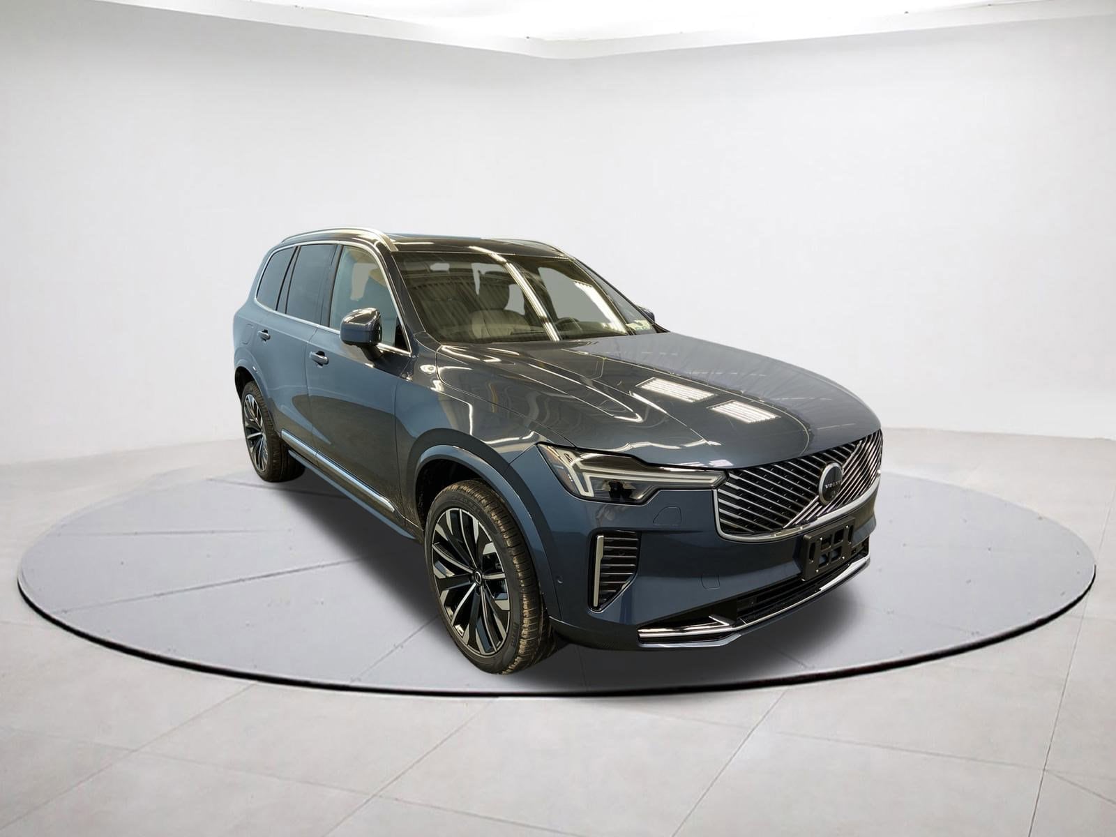 2026 Volvo XC90 Plus's photo