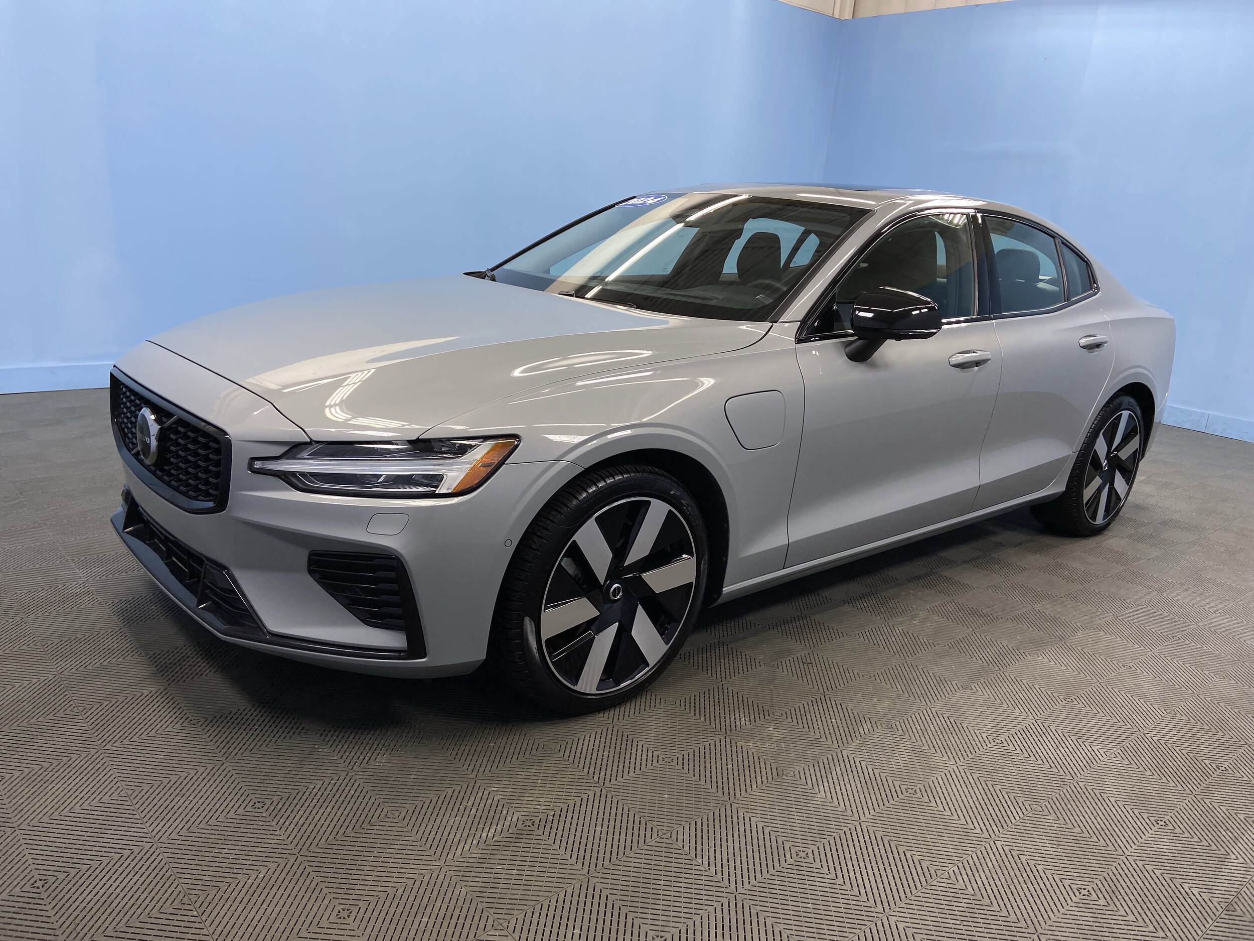 2024 Volvo S60 Ultimate photo 3