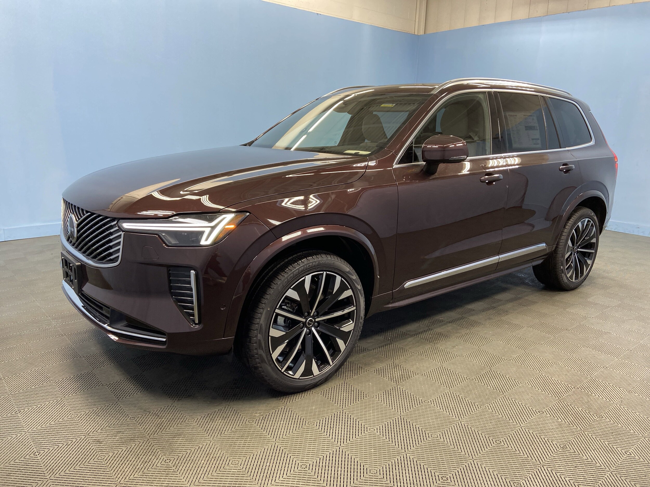 2026 Volvo XC90 Plus photo 3