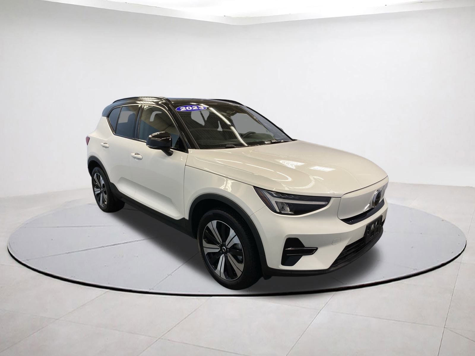 2023 Volvo XC40 Core's photo