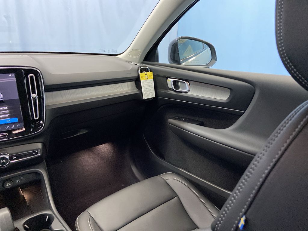 2026 Volvo XC40 Core - Photo 17
