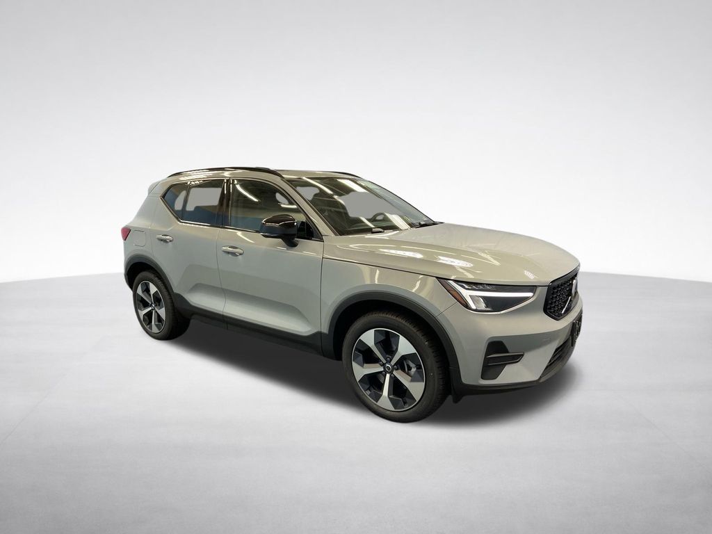 2026 Volvo XC40 Core - Photo 8