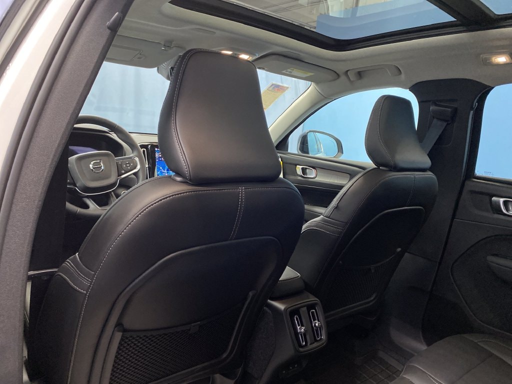 2026 Volvo XC40 Plus - Photo 15