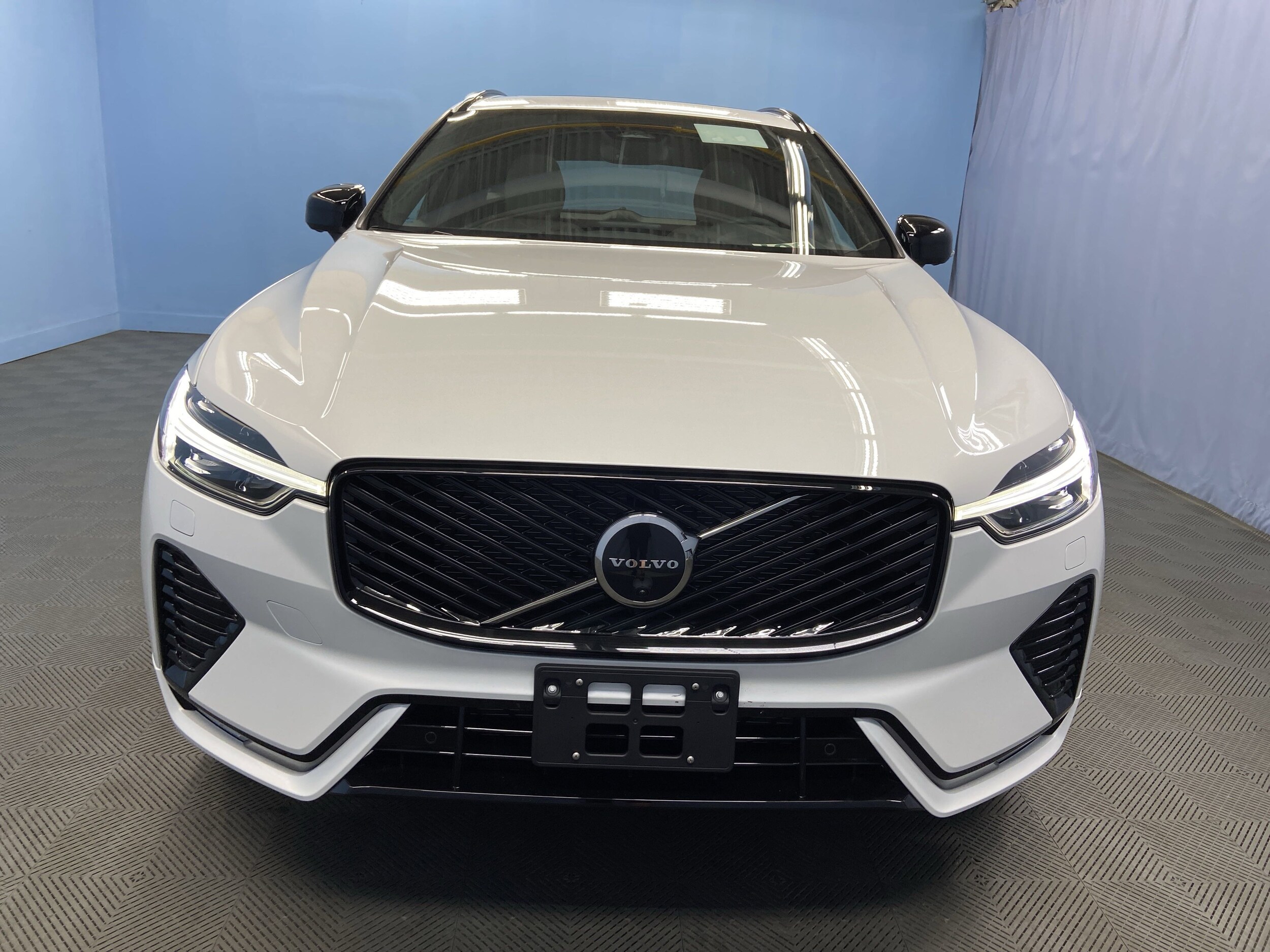2026 Volvo XC60 B5 Plus photo 2