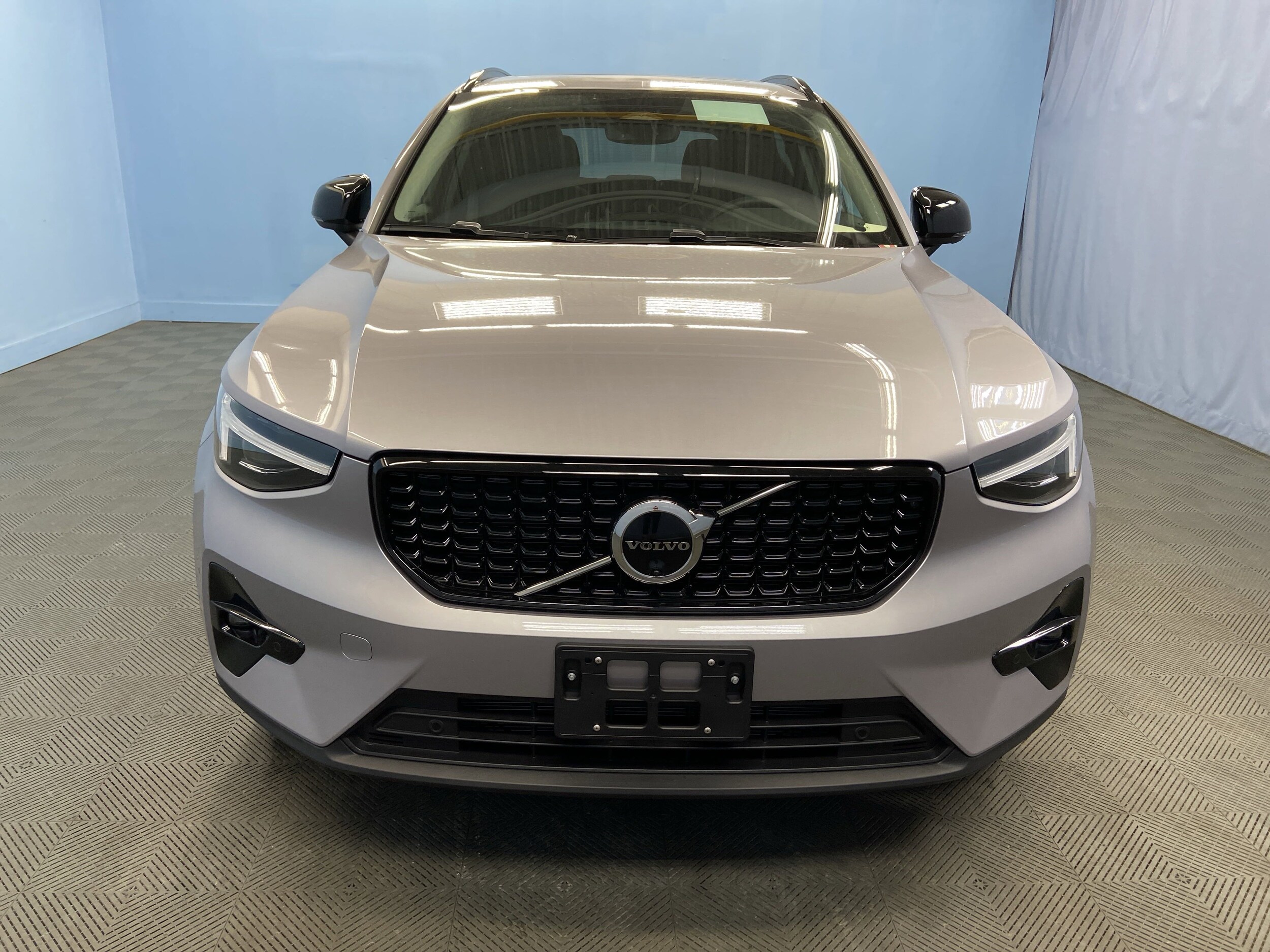 2026 Volvo XC40 Plus photo 2