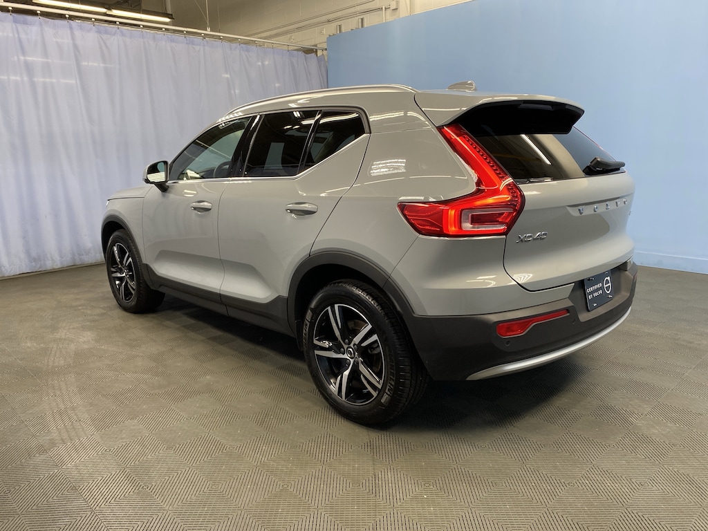 Used 2025 Volvo XC40 Core Bright Theme SUV
