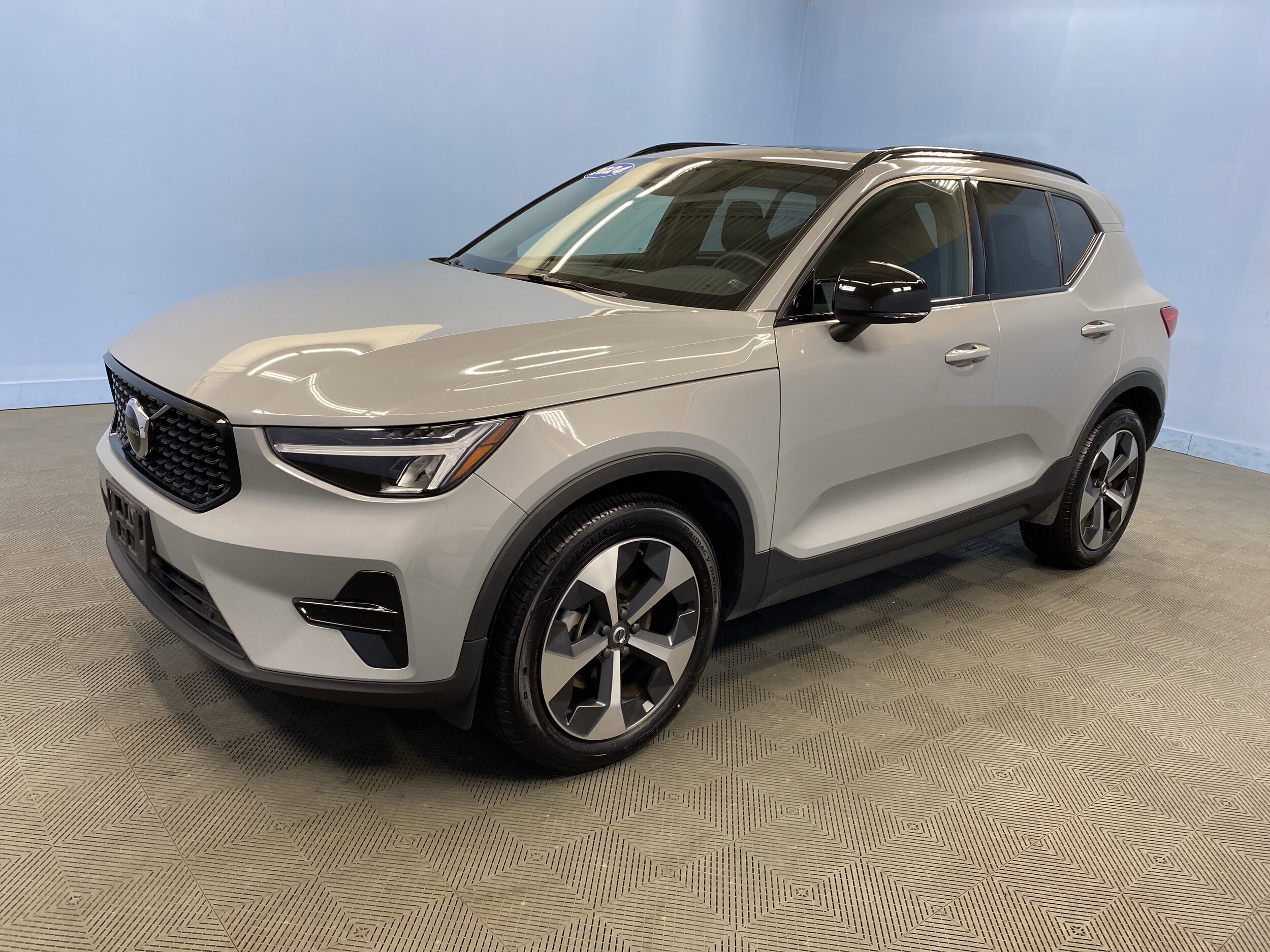 2024 Volvo XC40 Core photo 2