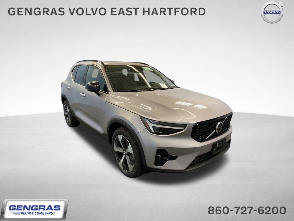 2026 Volvo XC40 B5 Plus Dark AWD's photo
