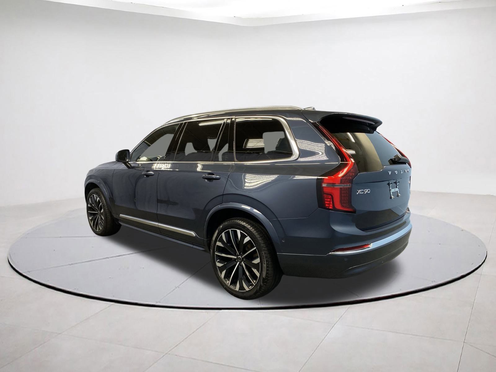 2025 Volvo XC90 Plus photo 3