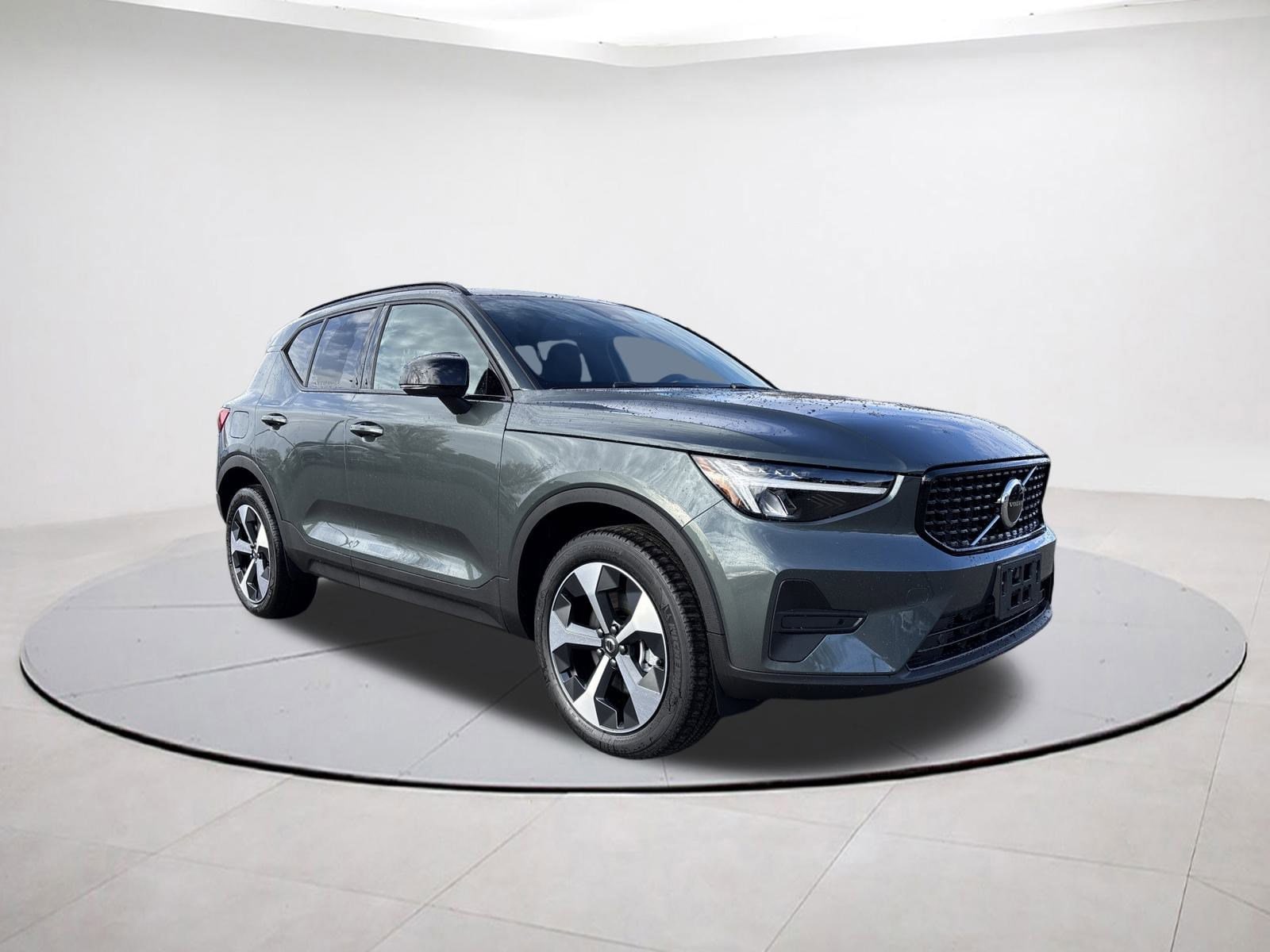 2026 Volvo XC40 Core's photo