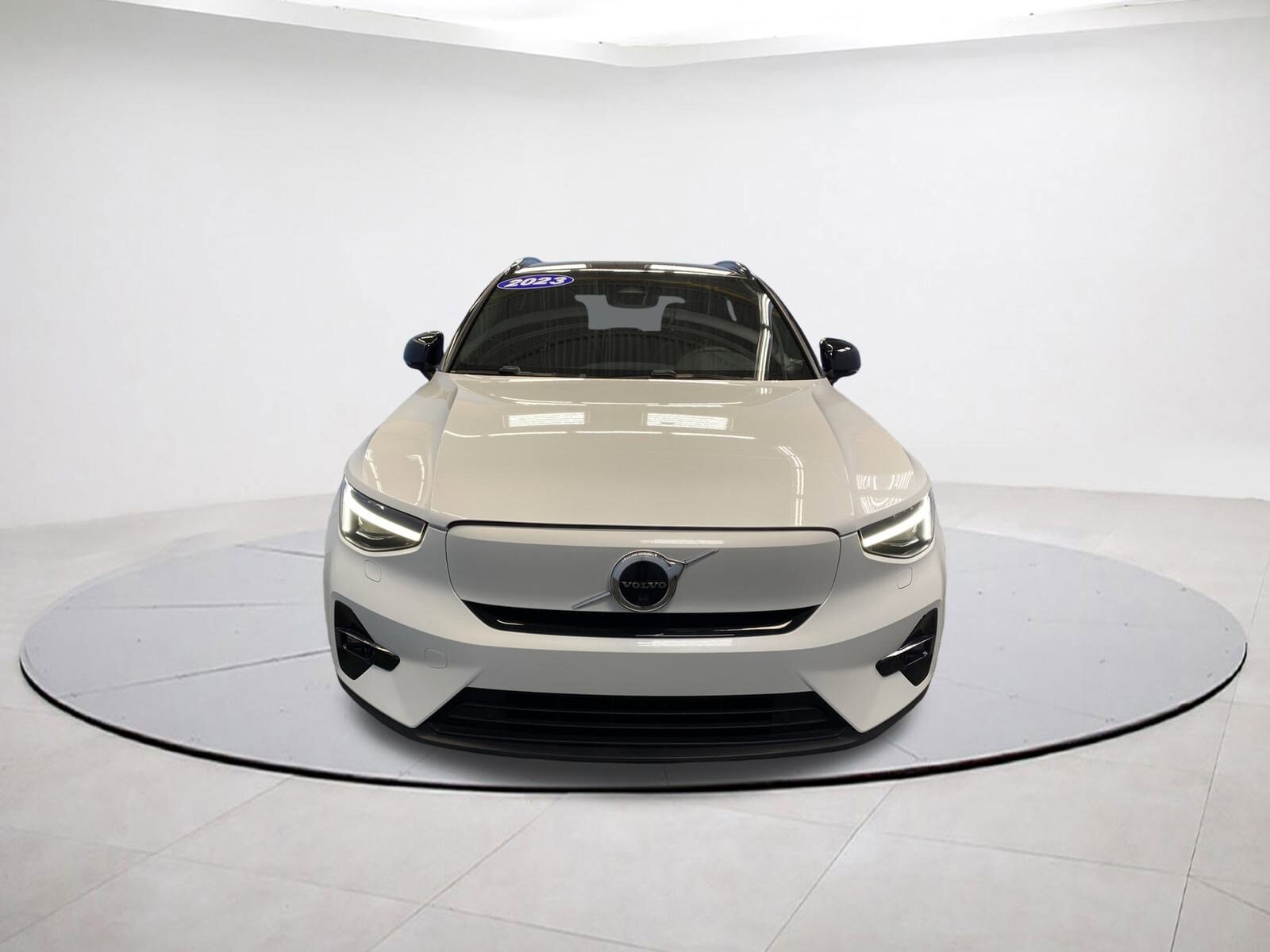 2023 Volvo XC40 Recharge Ultimate photo 2