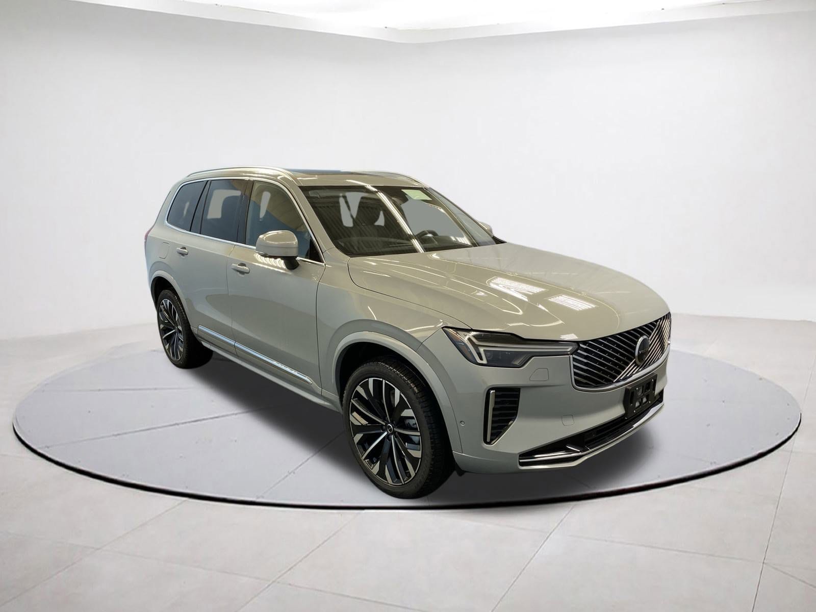 2026 Volvo XC90 Plus's photo