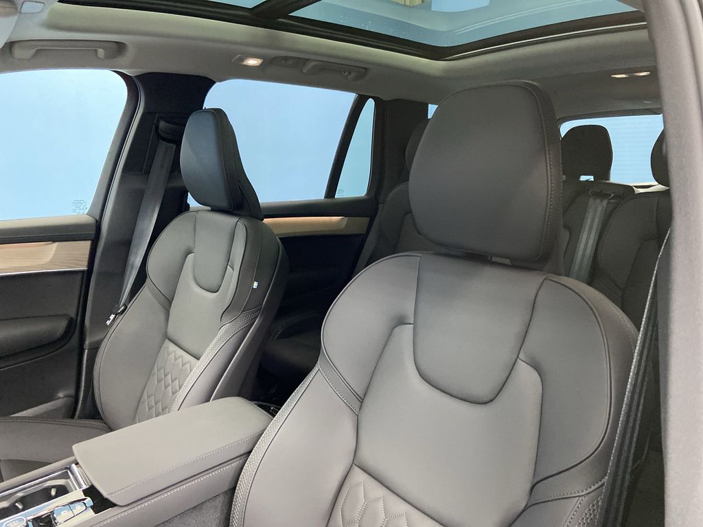2026 Volvo XC90 Plus - Photo 8