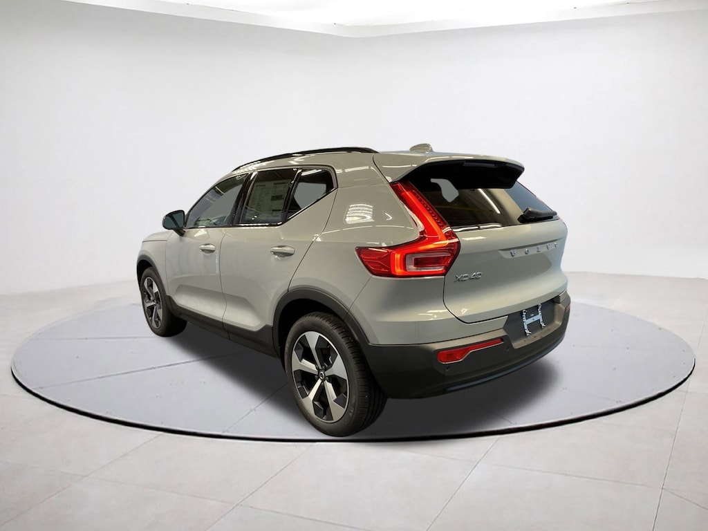 New 2026 Volvo XC40 B5 Core SUV