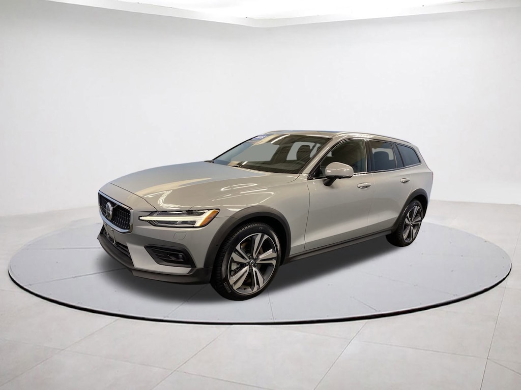 Used 2025 Volvo V60 Cross Country Plus Wagon