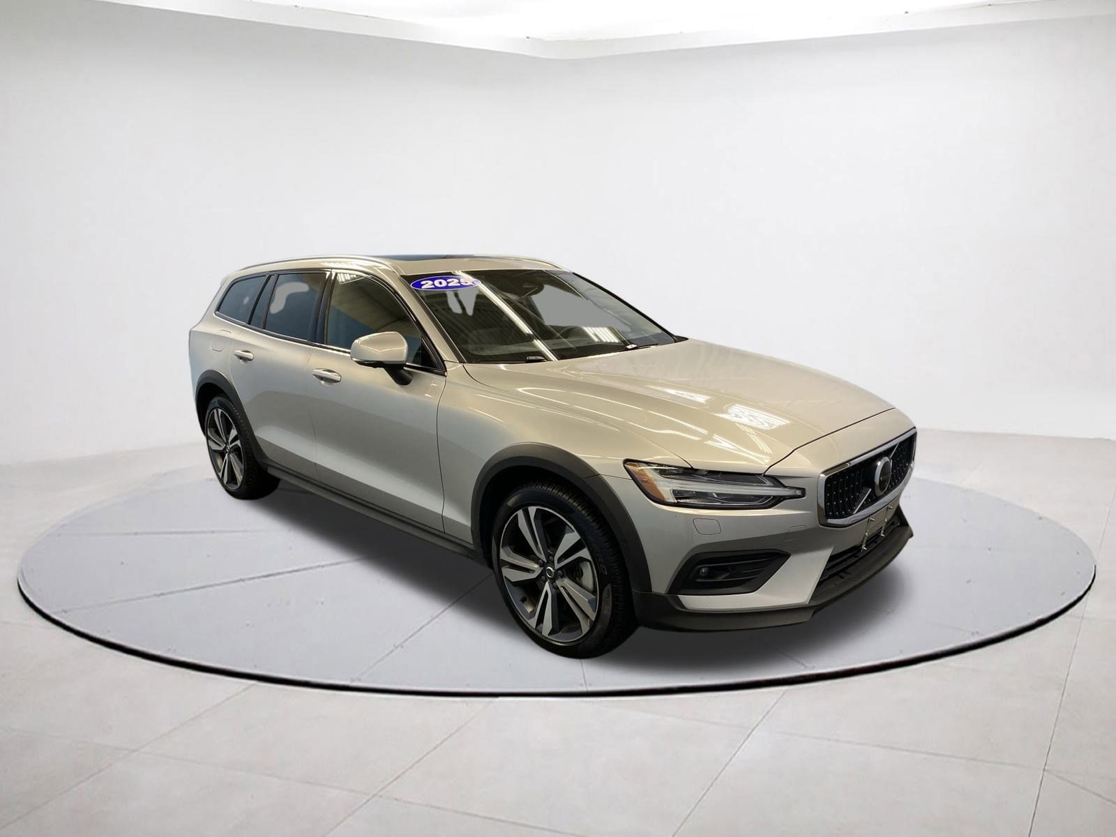2025 Volvo V60 Cross Country Plus's photo