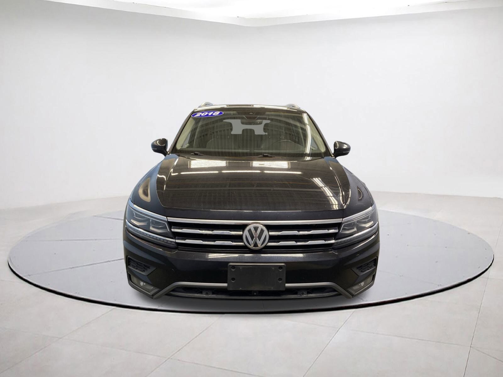 2018 Volkswagen Tiguan SEL Premium photo 2