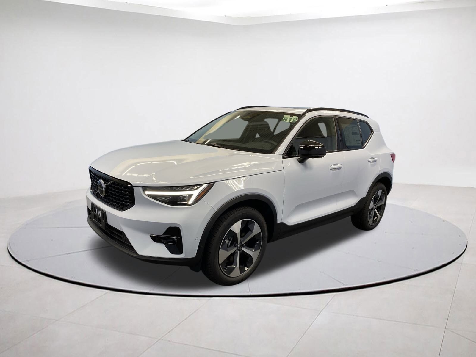 2026 Volvo XC40 Plus photo 3