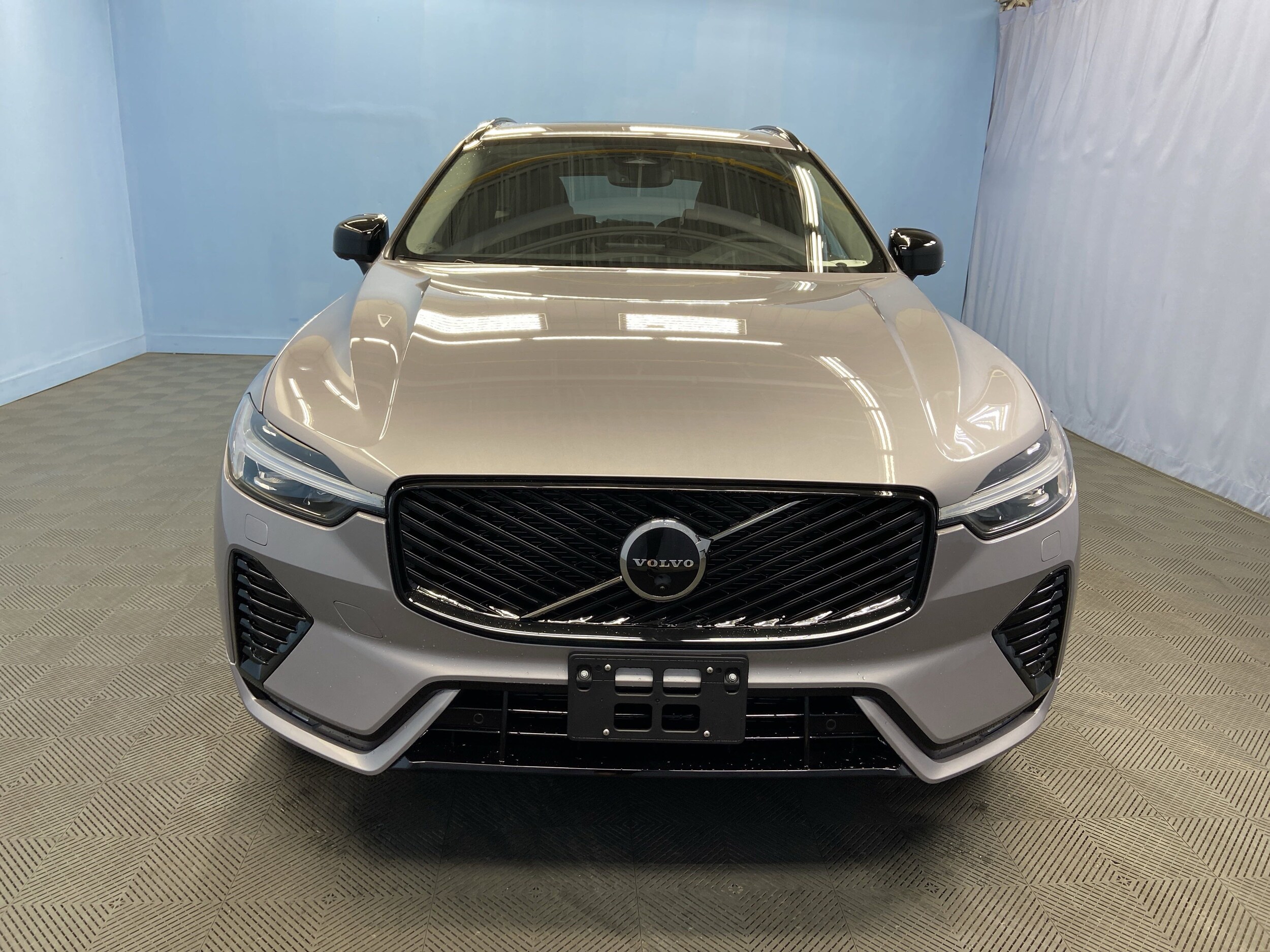 2026 Volvo XC60 B5 Plus photo 2