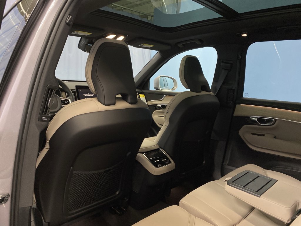 2026 Volvo XC90 Plus - Photo 17