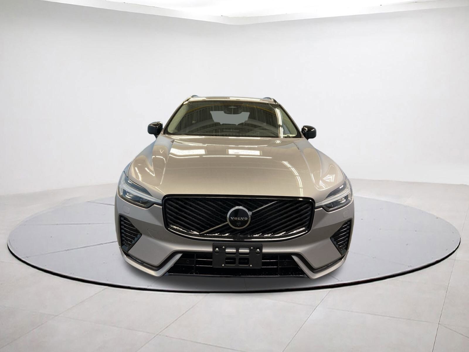 2026 Volvo XC60 B5 Plus photo 2