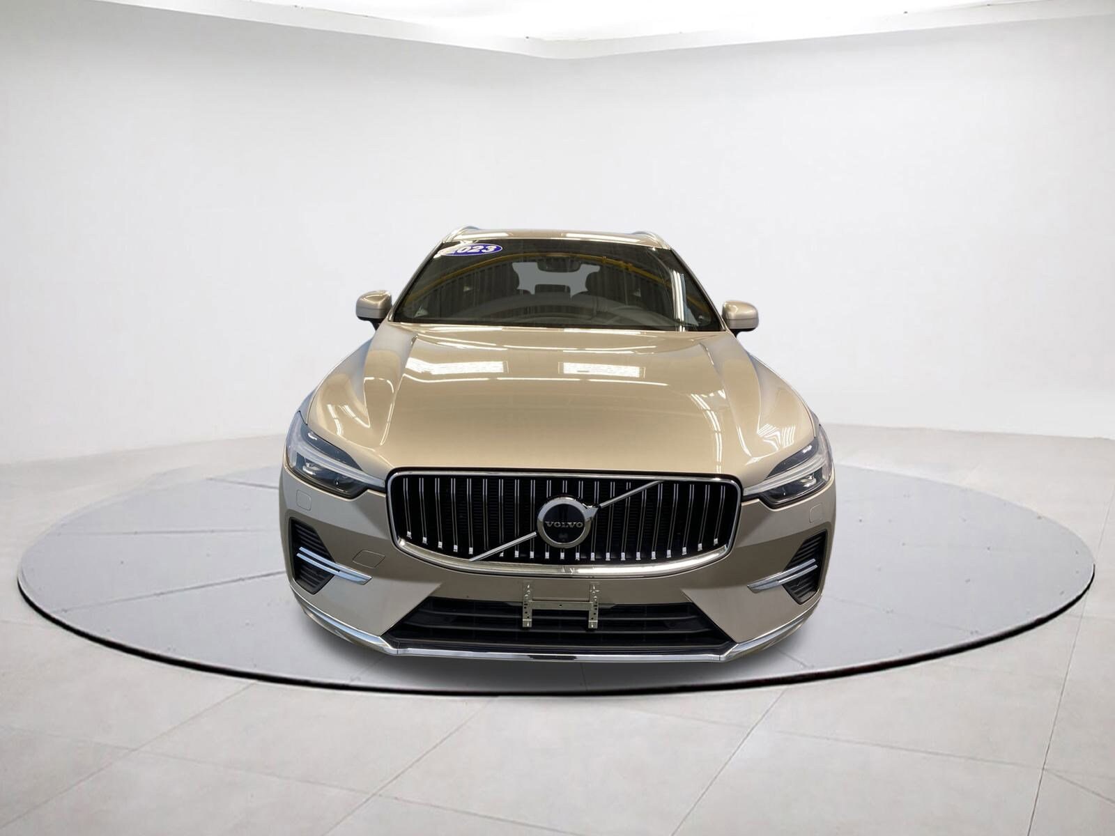 2023 Volvo XC60 Plus photo 2