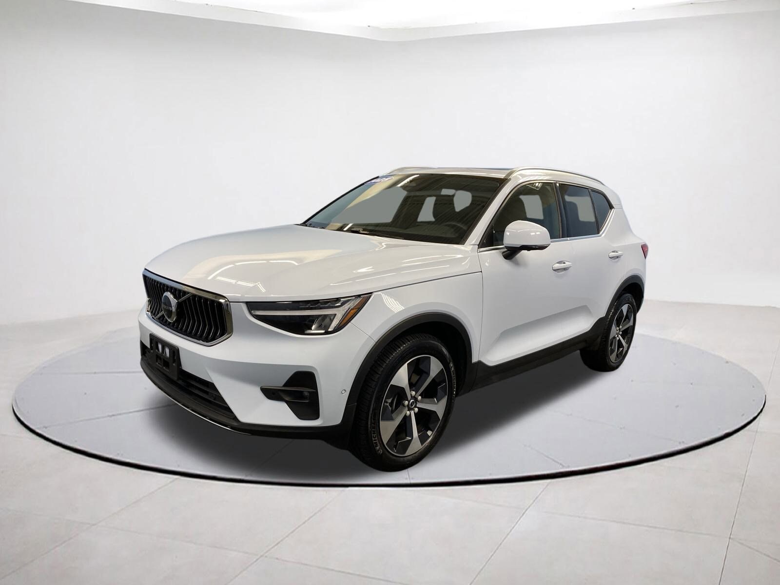 2025 Volvo XC40 Plus photo 3