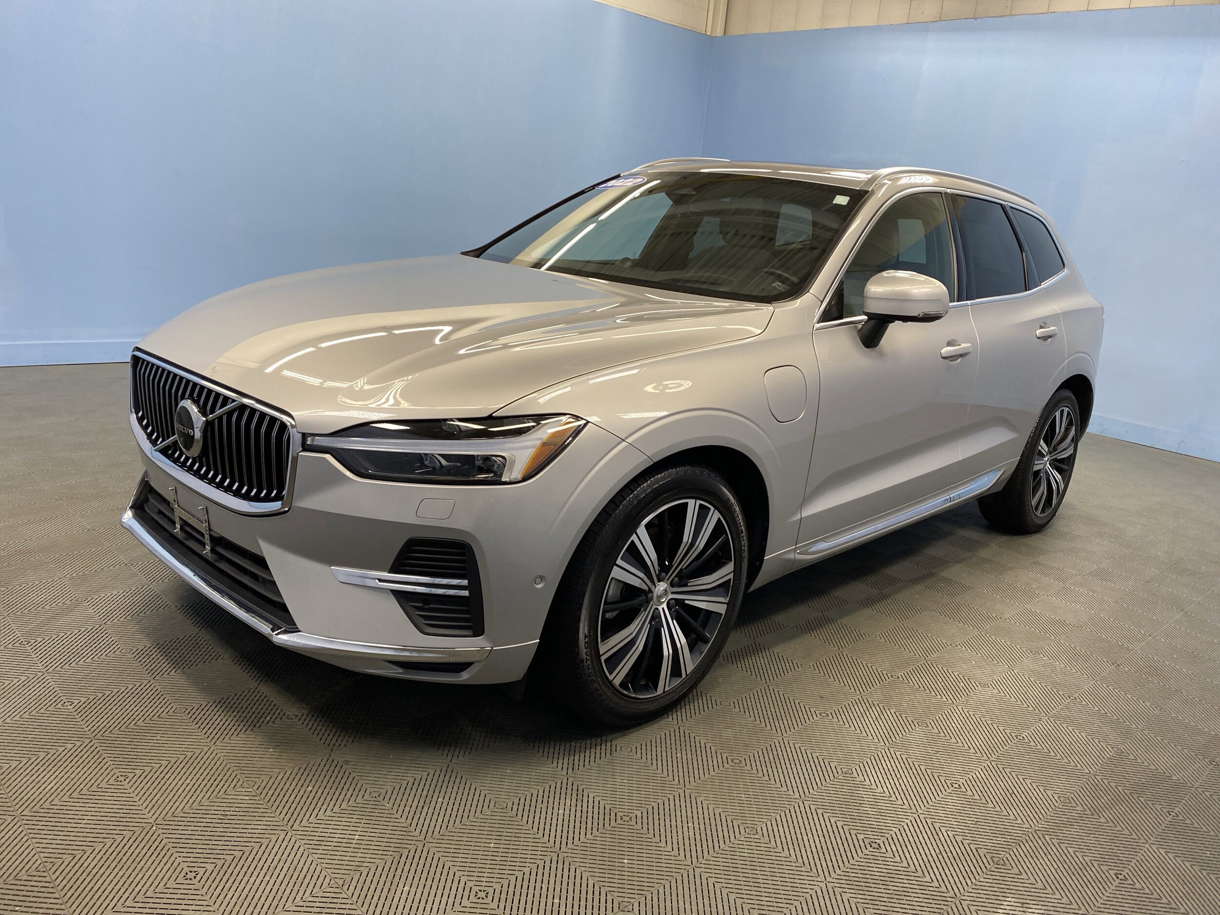2022 Volvo XC60 Recharge Hybrid Inscription photo 3