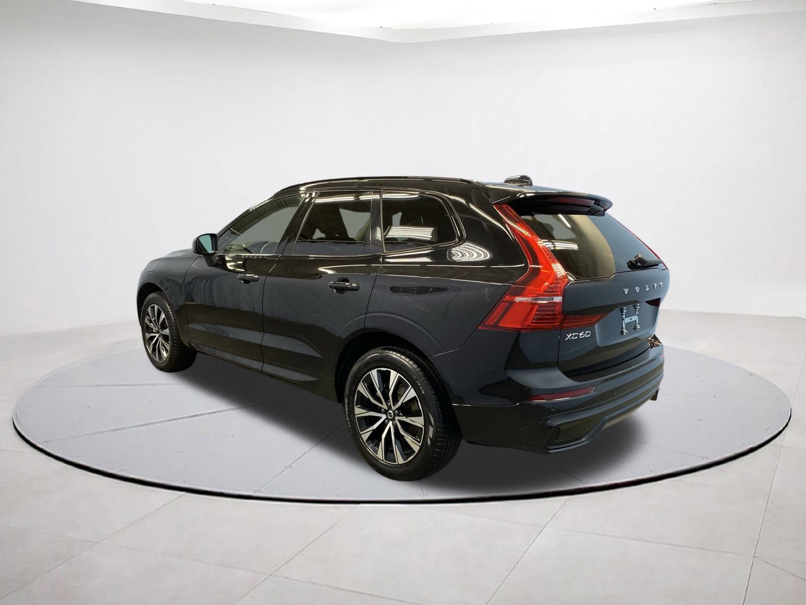 2025 Volvo XC60 Core photo 4