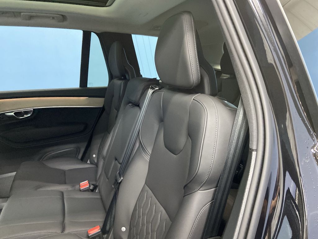2026 Volvo XC90 Plus - Photo 14