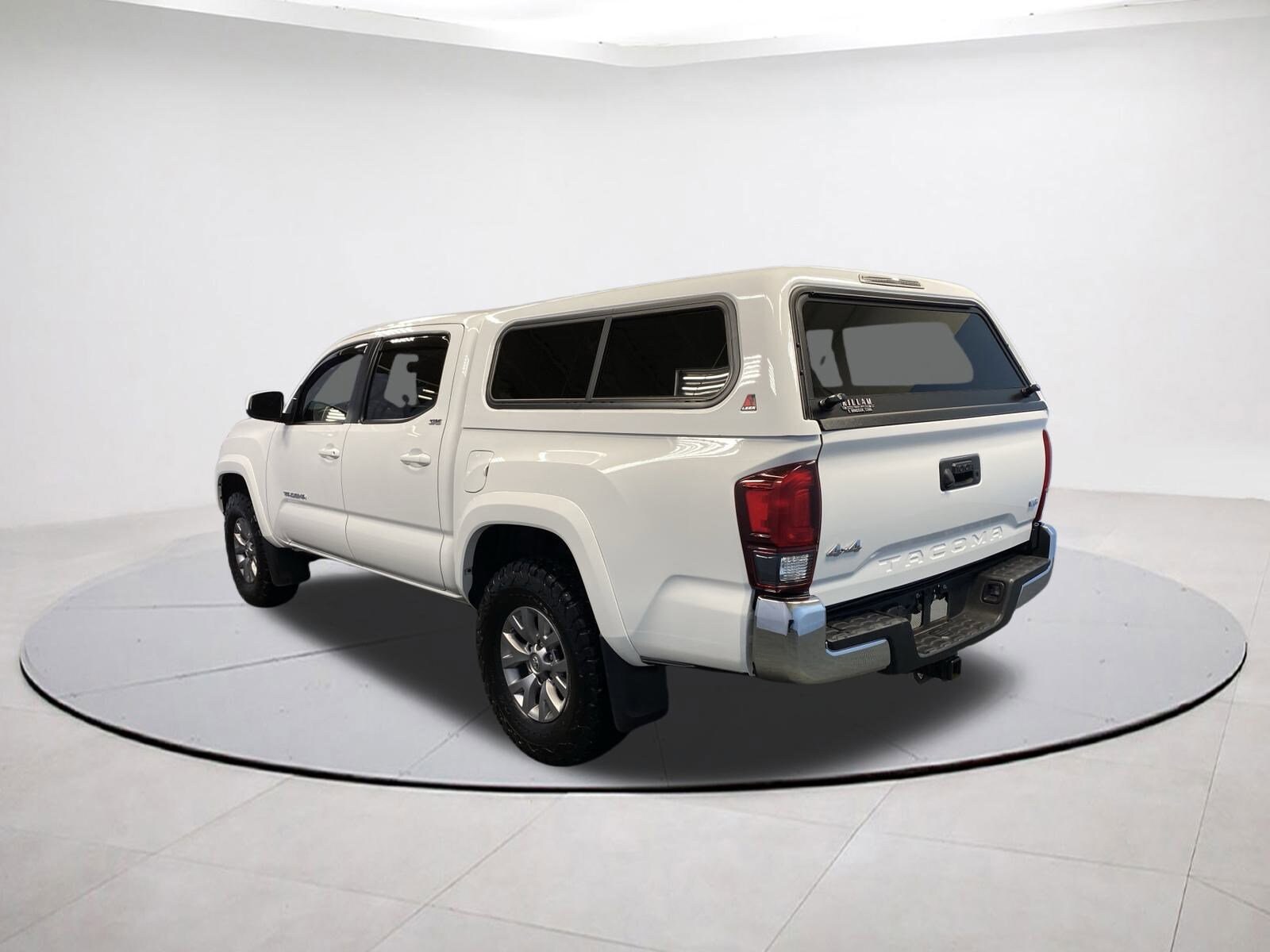 2018 Toyota Tacoma SR5 4x4 photo 4