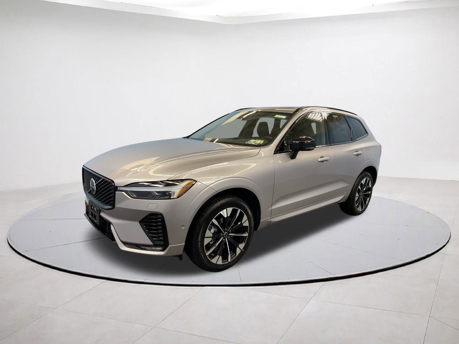 2026 Volvo XC60 B5 Plus photo 3