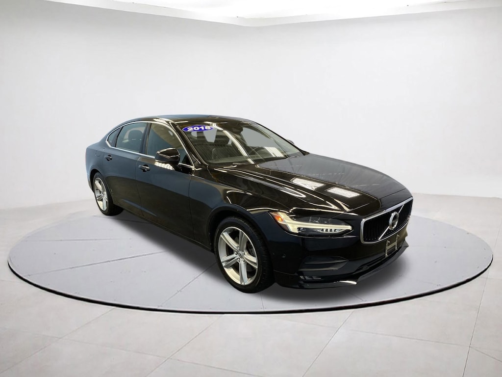 Used 2018 Volvo S90 Momentum Sedan