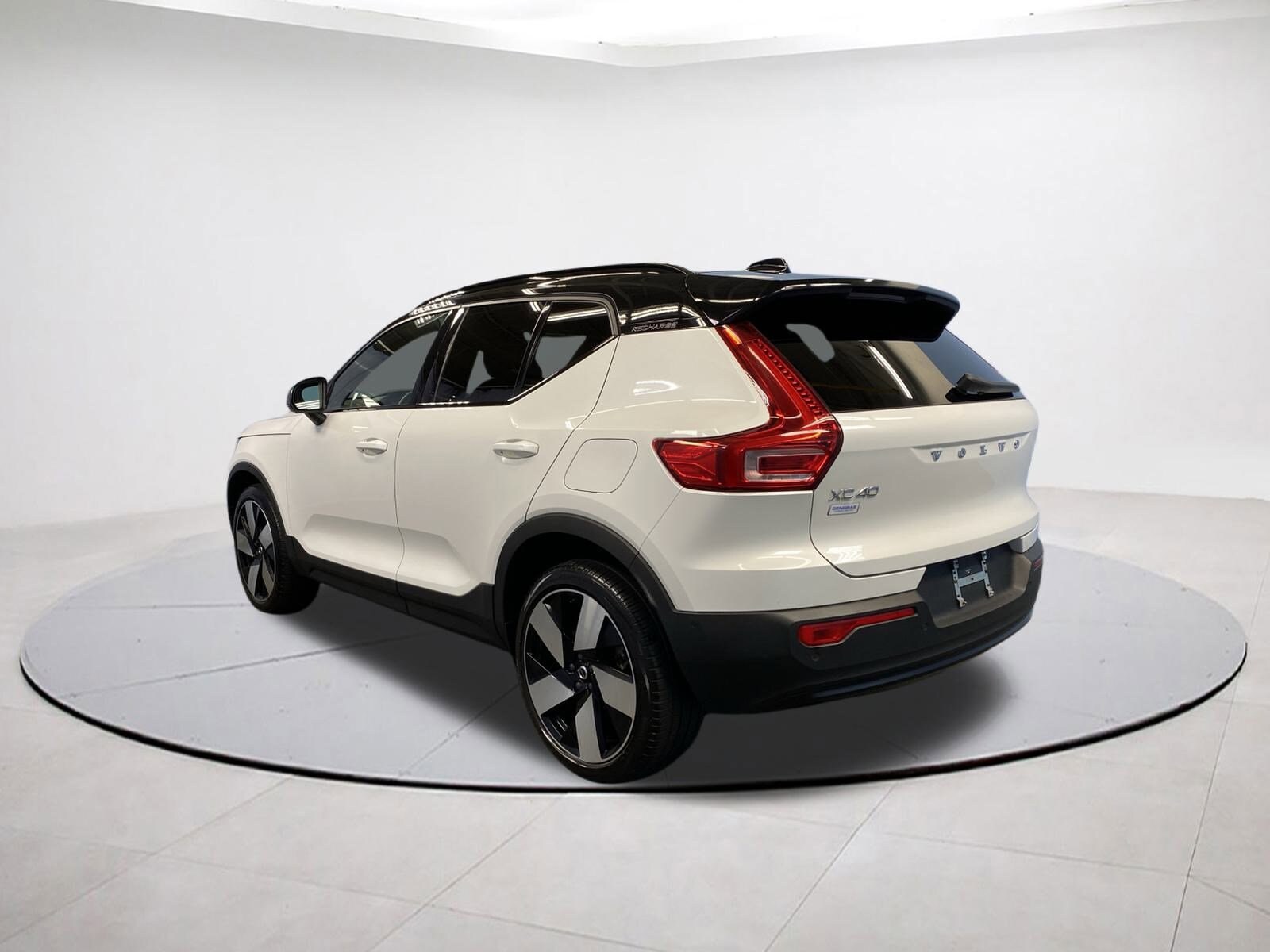 2023 Volvo XC40 Recharge Ultimate photo 4