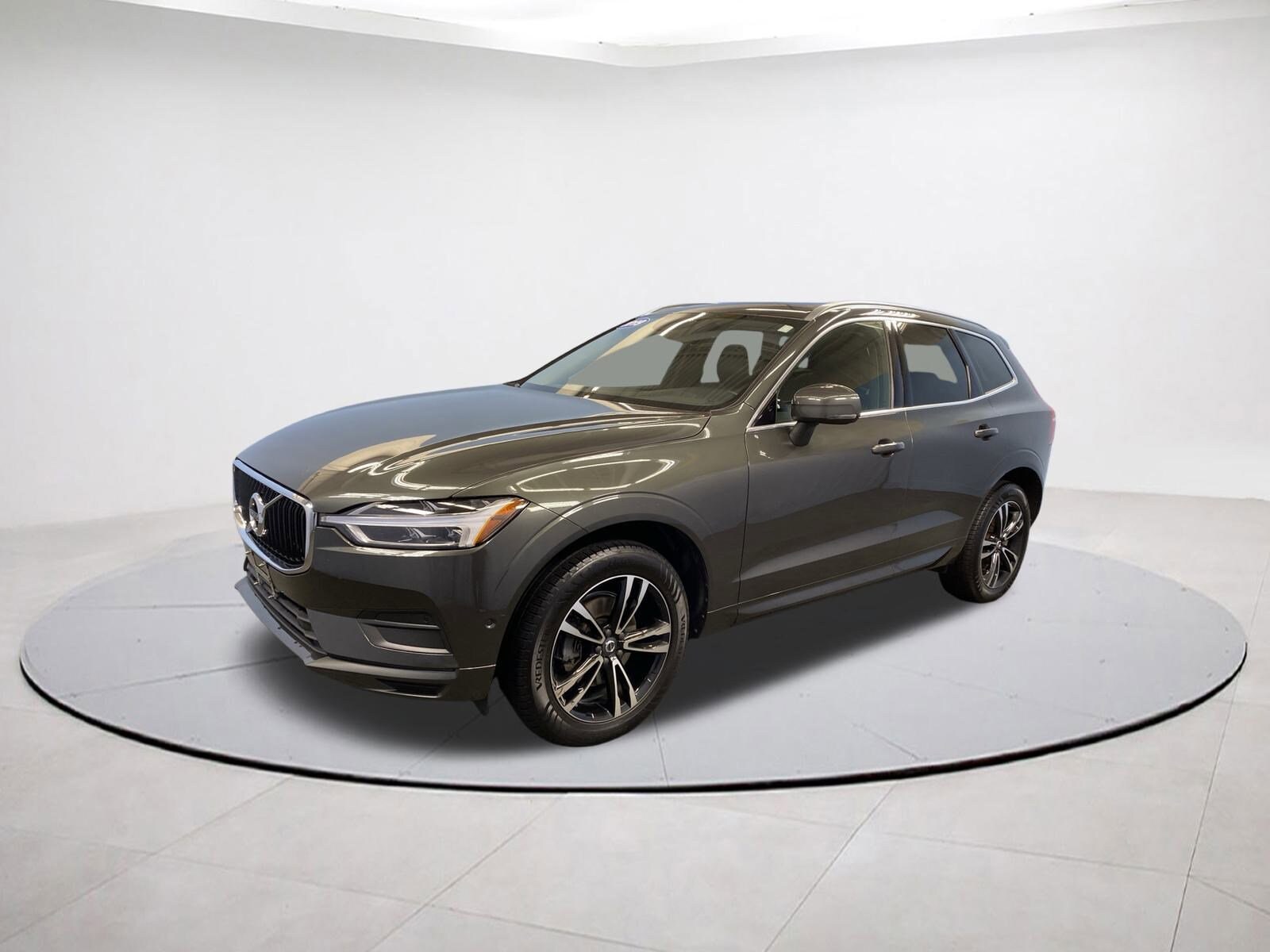 2019 Volvo XC60 Momentum photo 3