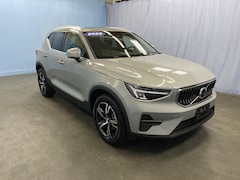 2025 Volvo XC40 Core Bright Theme SUV