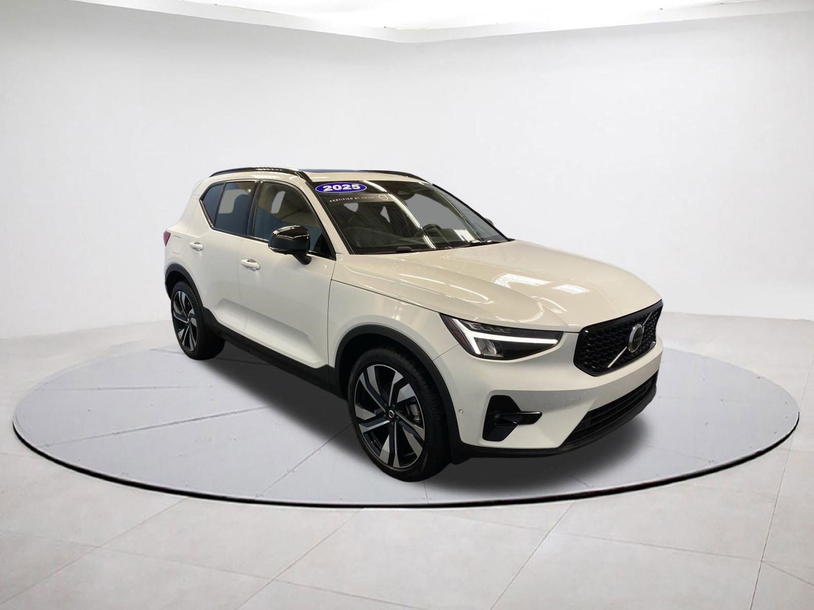 2025 Volvo XC40 Plus