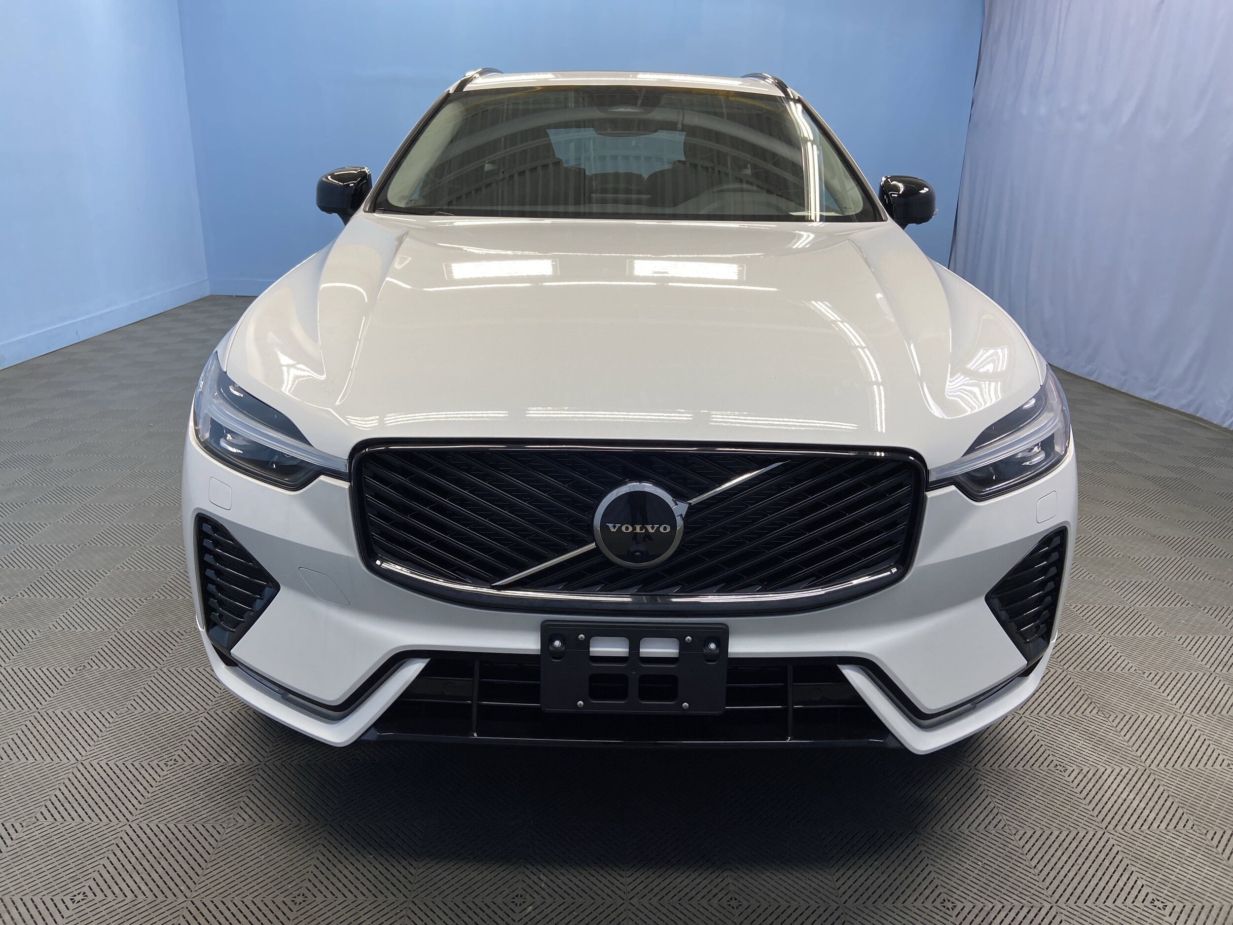 2026 Volvo XC60 B5 Plus photo 2