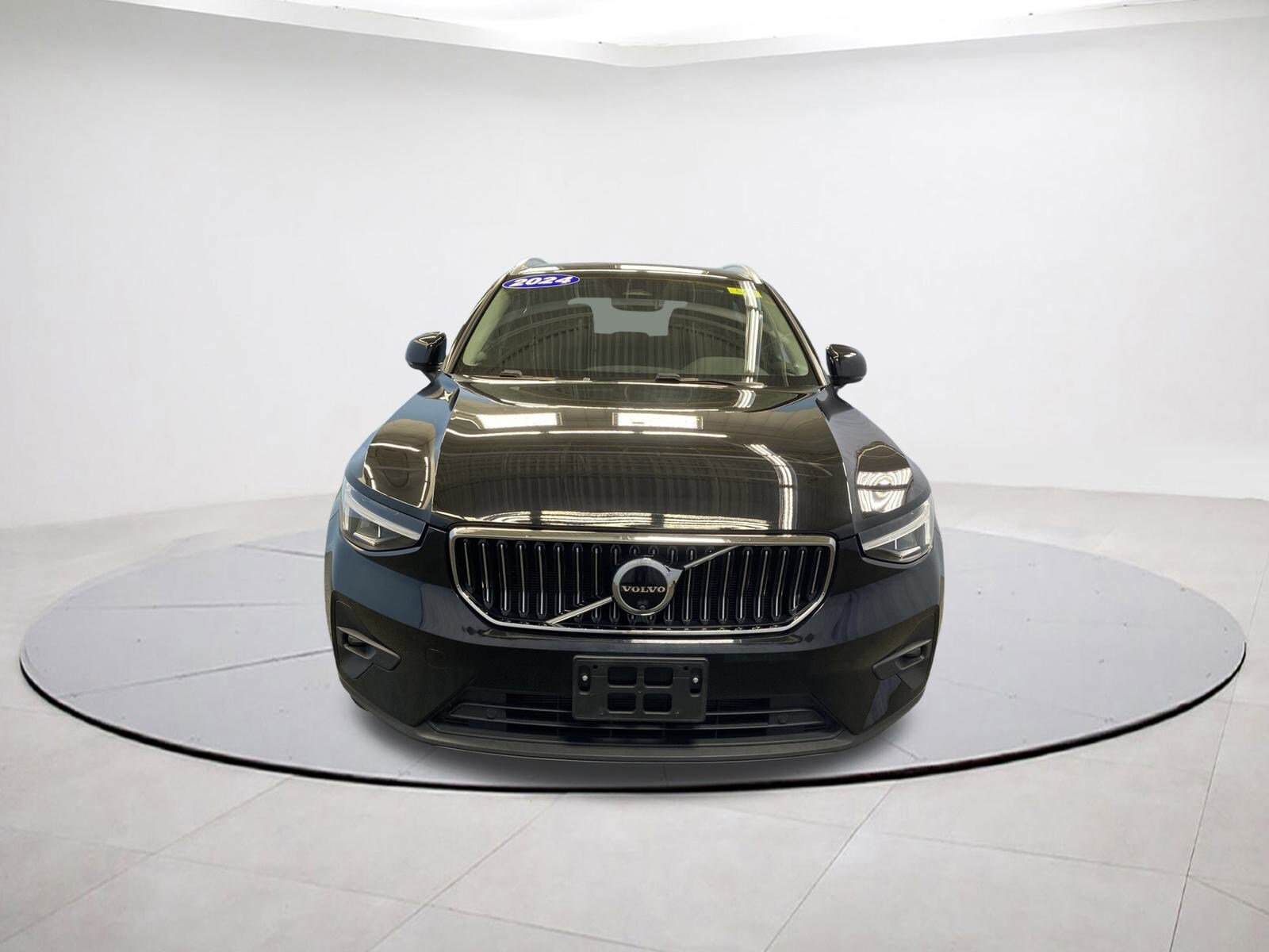 2024 Volvo XC40 Plus photo 2