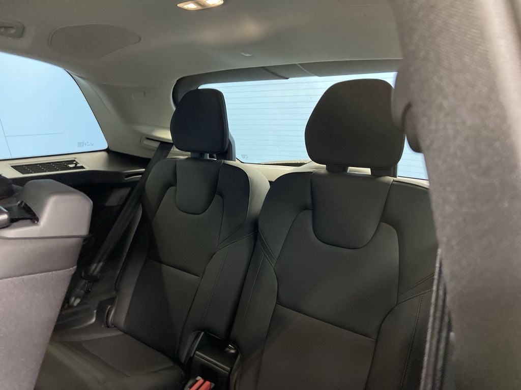 2026 Volvo XC90 Plus - Photo 15
