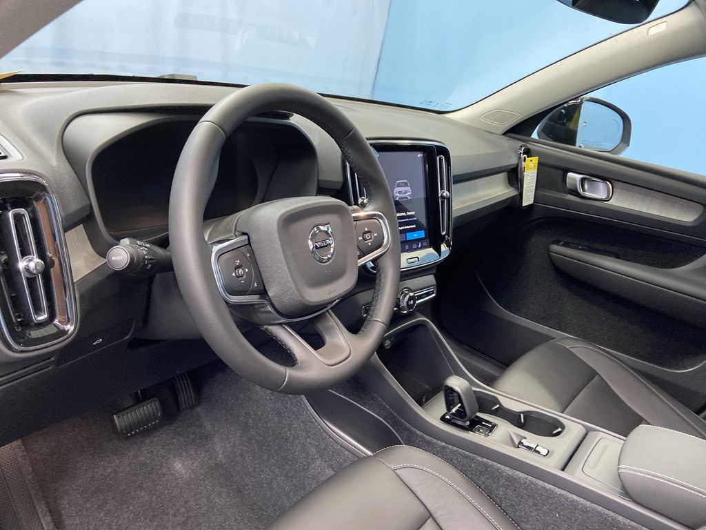 2026 Volvo XC40 Core - Photo 11