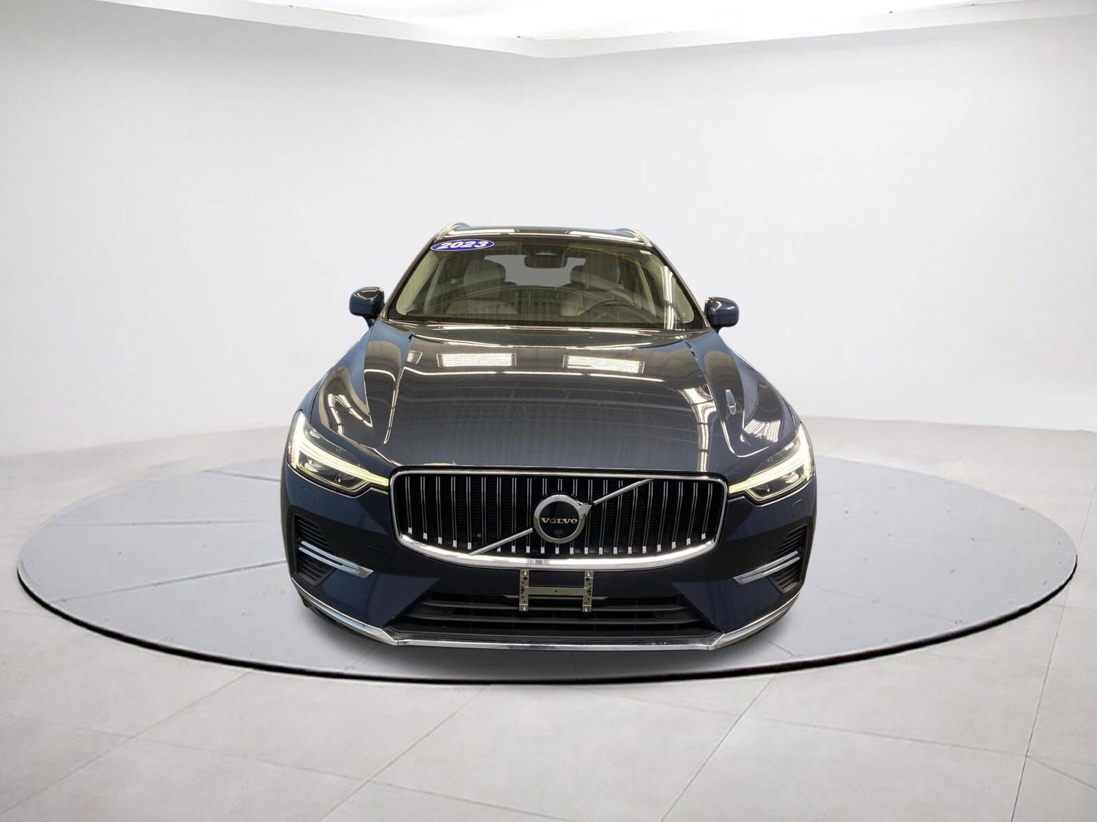 2023 Volvo XC60 Plus photo 2