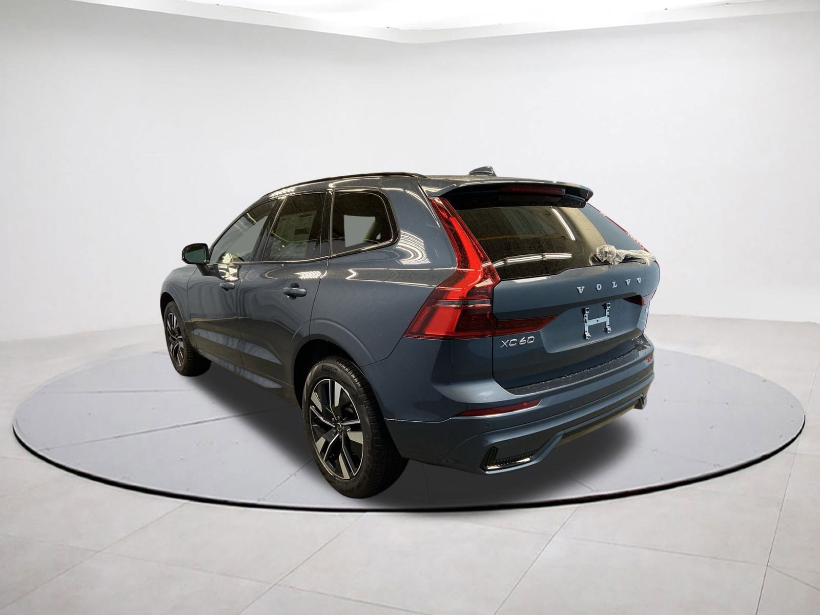 2026 Volvo XC60 B5 Core photo 4