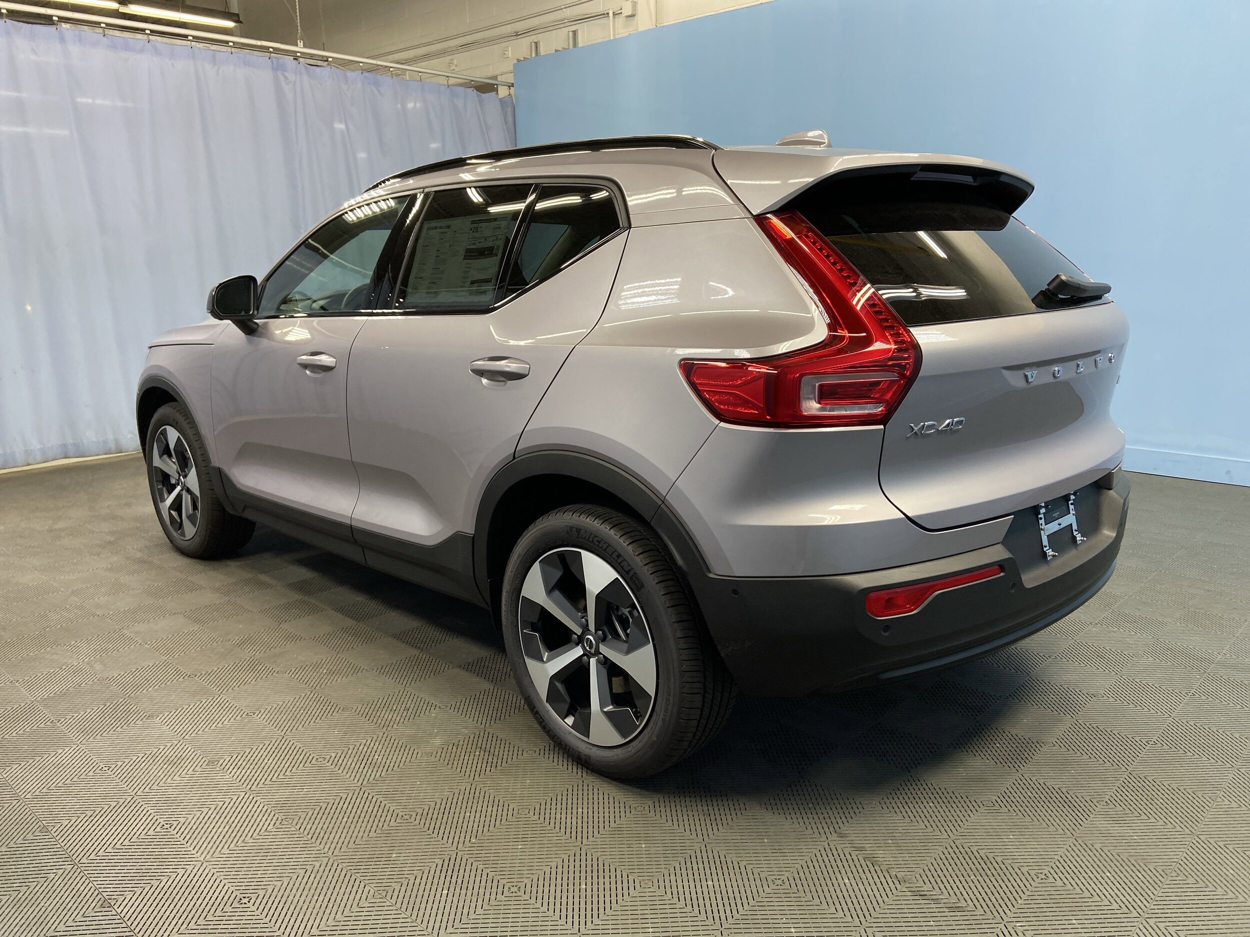 2026 Volvo XC40 Plus photo 4