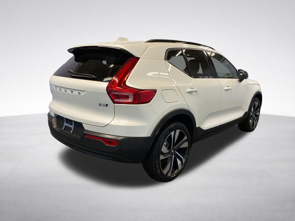 2026 Volvo XC40 Plus - Photo 7