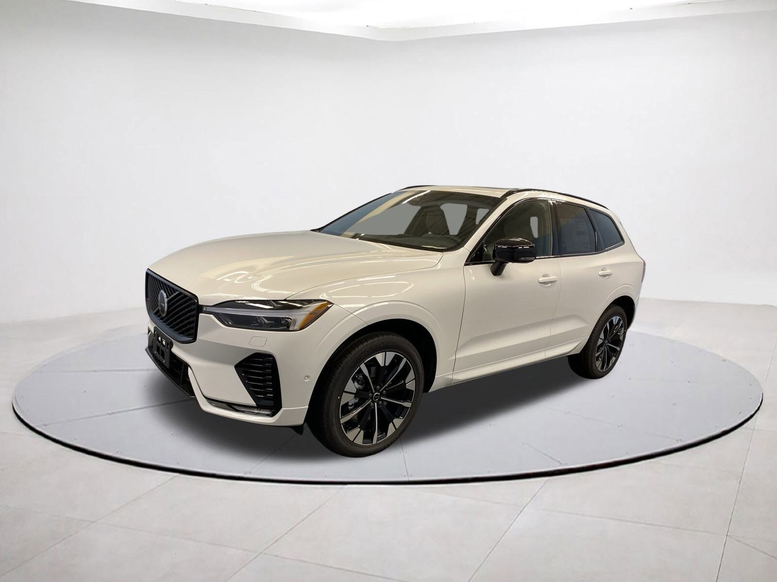 2026 Volvo XC60 B5 Plus photo 3