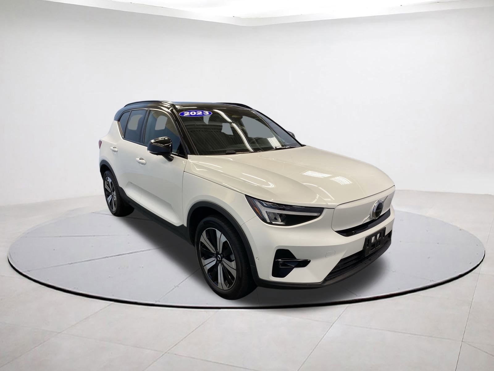 2023 Volvo XC40 Plus's photo