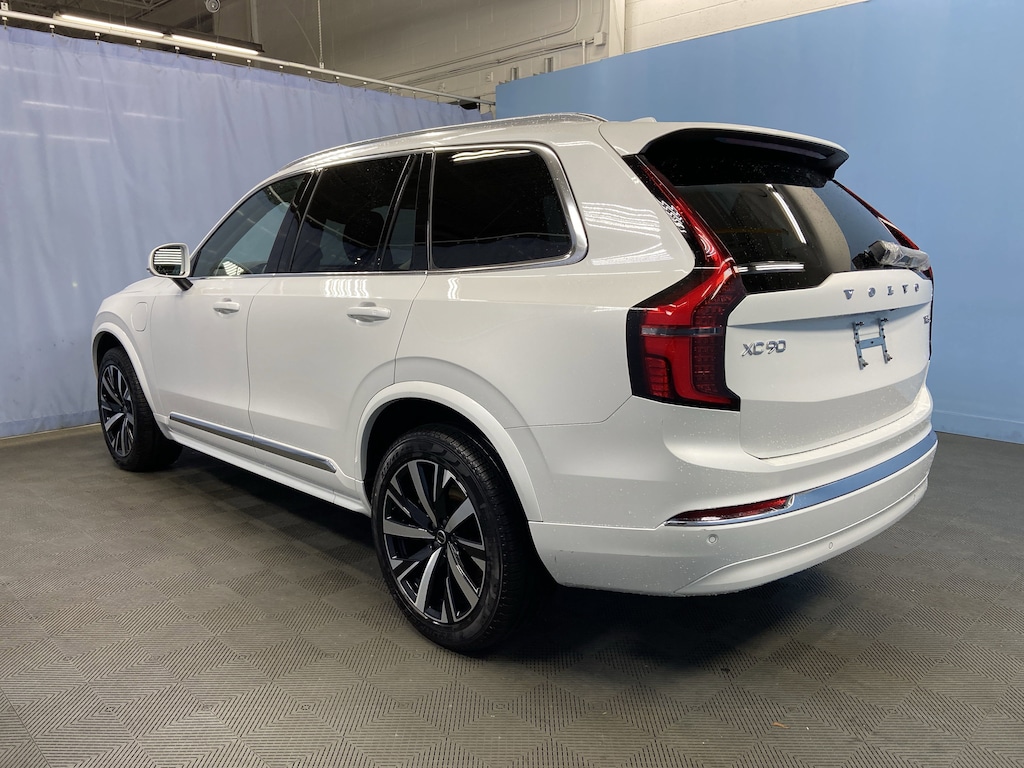 Certified 2025 Volvo XC90 plug-in hybrid T8 (2025.5) Core 7-Seater SUV