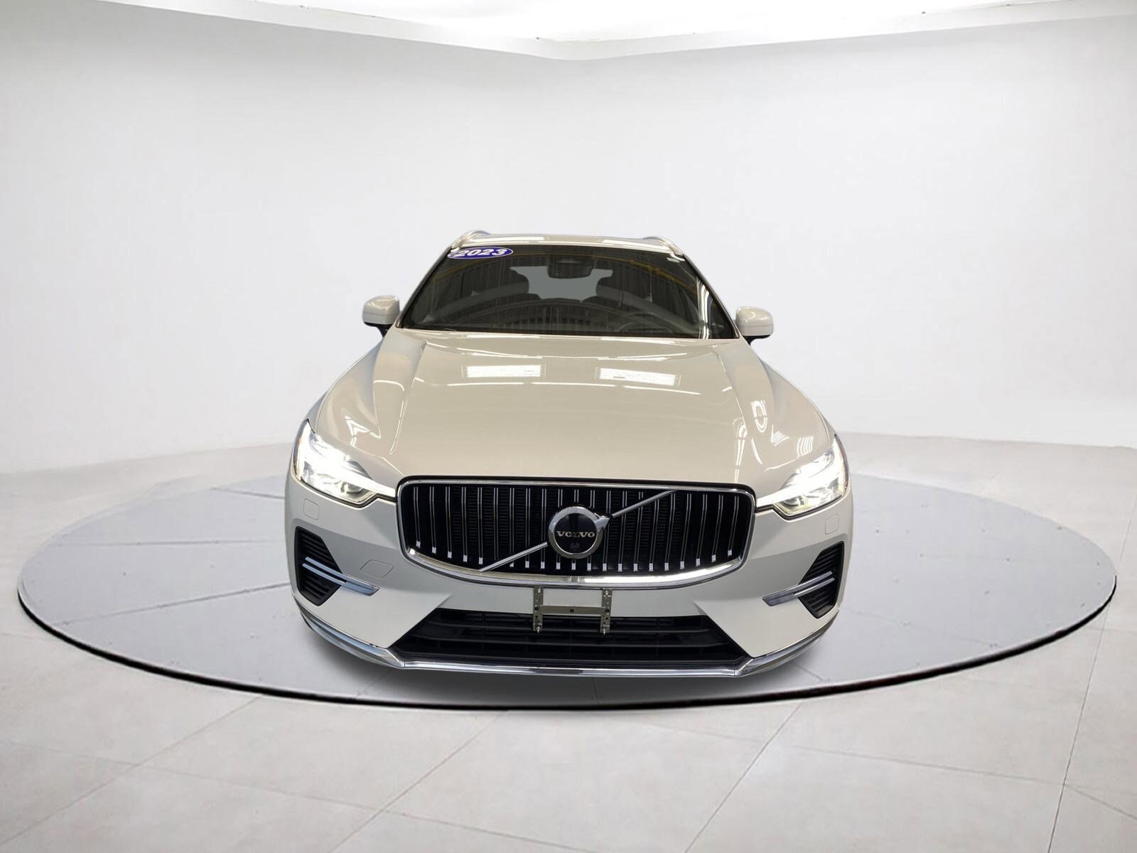 2023 Volvo XC60 Recharge Hybrid Ultimate photo 2